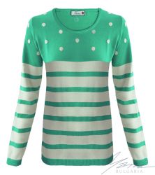 Zweifarbiger, grüner Damenpullover mit Intarsien und „O“-Ausschnitt