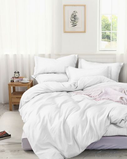 Dámsky dvojfarebný vykladaný sveter s "O" výstrihom zelenej farby